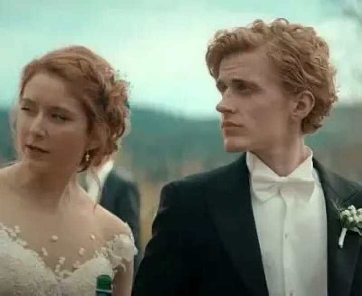 Ahsen Eroglu Wiki, Age, Height, Boyfriend, Parents & Net Worth