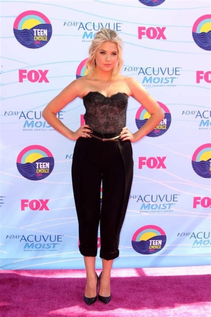 Ashley Benson – Height, Weight, Bra Size, Measurements & Bio