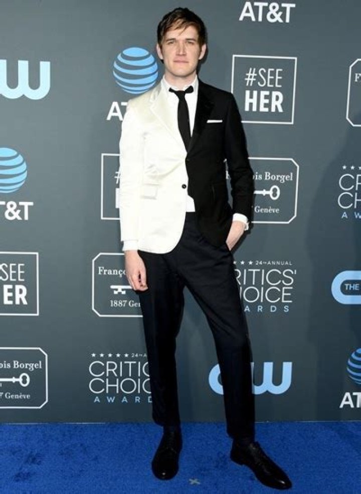 Bo Burnham Height Weight Body Measurements Shoe Size Facts Family