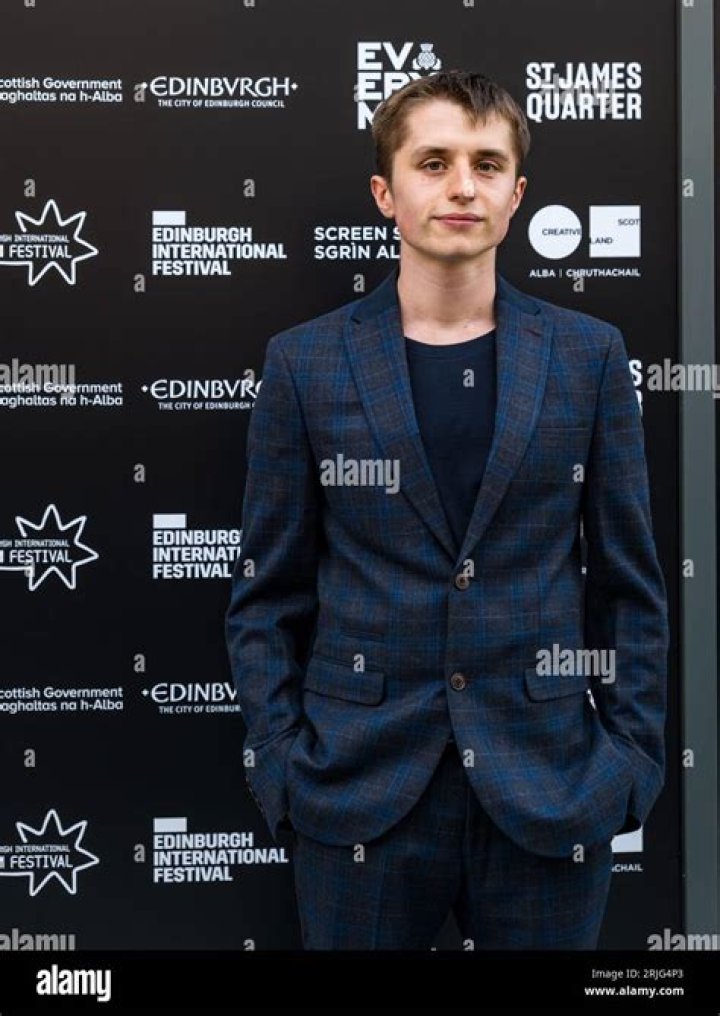 Calum Ross Wiki, Age, Birthday, Girlfriend, Height, Parents & More