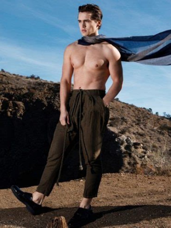 Charlie Gillespie Height Weight Shoe Size Measurements Family