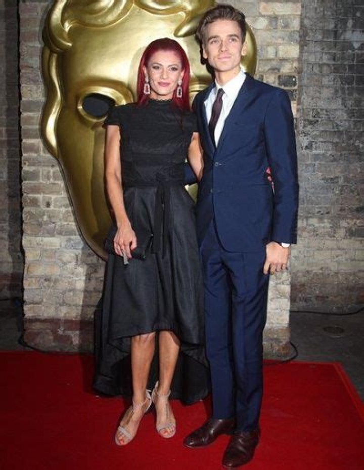Dianne Buswell Measurements Height Weight Shoe Size Facts Family