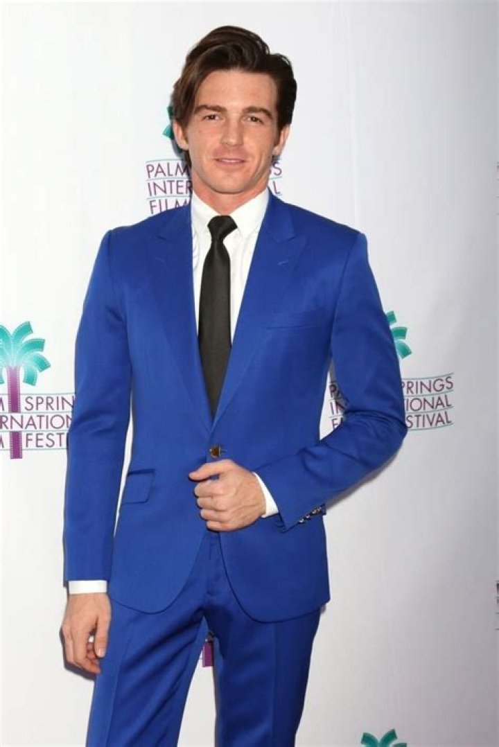 Drake Bell Height Weight Shoe Size Body Measurements Facts Family