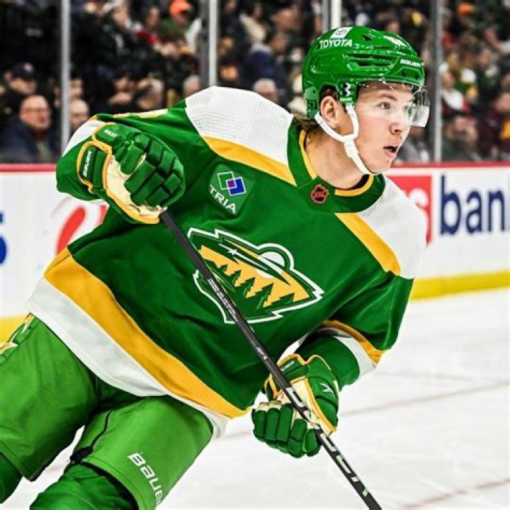 Easton Cowan Wiki, Age, Girlfriend, Height, Parents & Net Worth