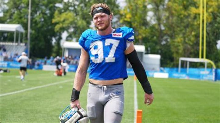 
How Much Money Does Aidan Turner Make? Latest Income Salary
