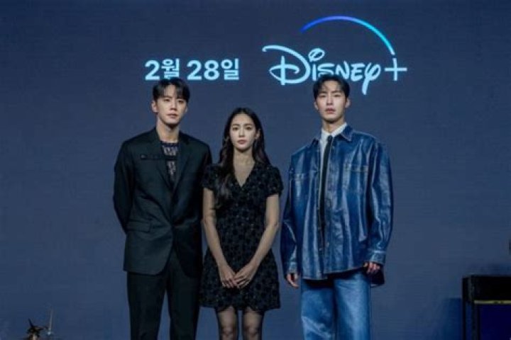 Lee So-young Esom Wiki, Age, Boyfriend, Height, Parents & Net Worth