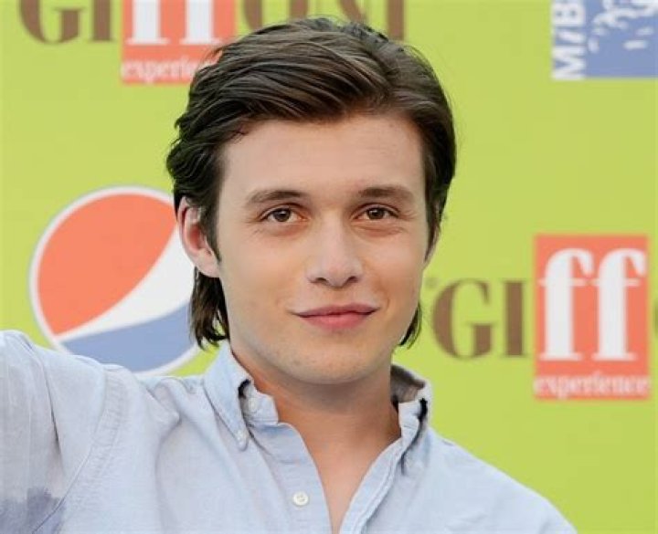Nick Robinson Age, Weight, Height, Measurements