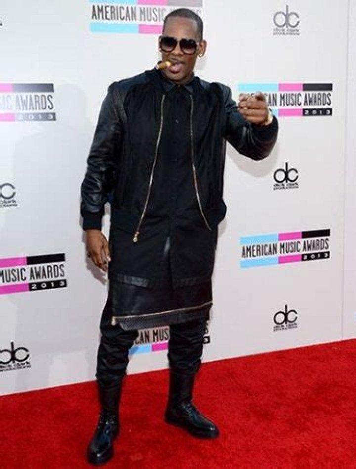 R. Kelly Height Weight Shoe Size Body Measurements Facts Ethnicity