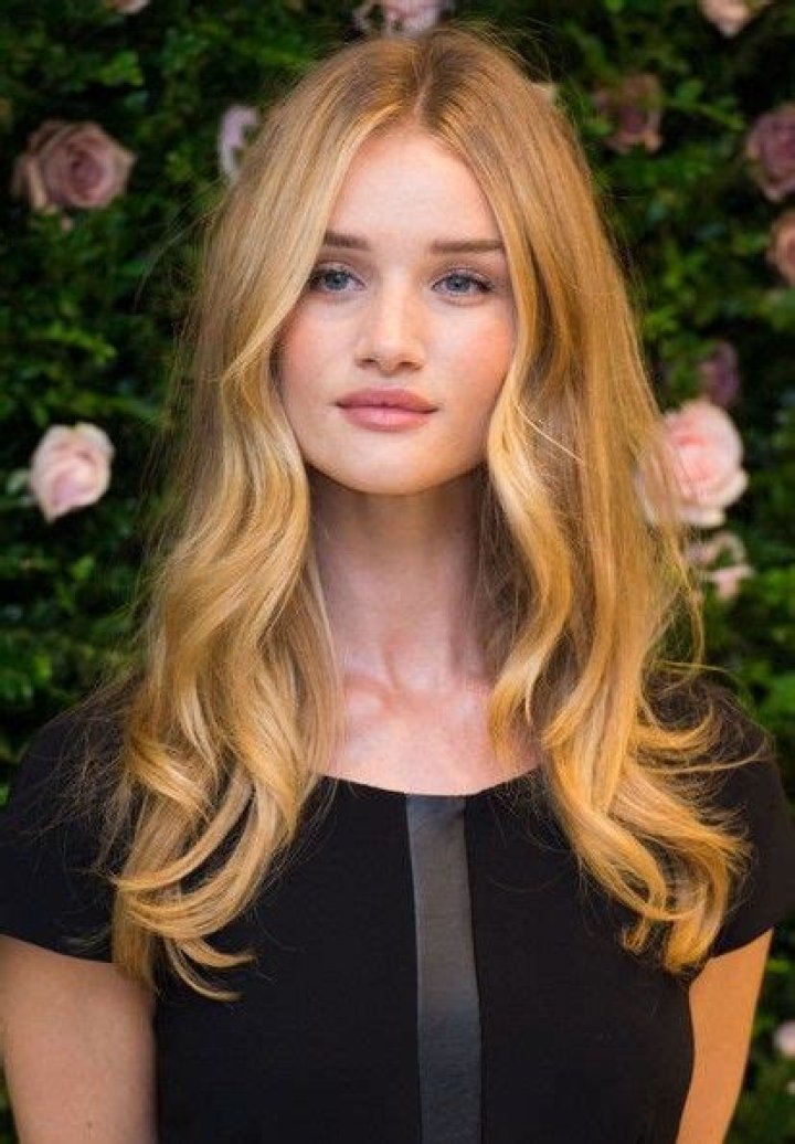 Rosie Huntington-Whiteley Bra Size, Age, Height, Weight, Measurements