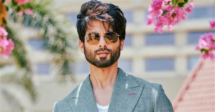 Shahid Kapoor Favorite Food Perfume Color Books Actress Hobbies Bio