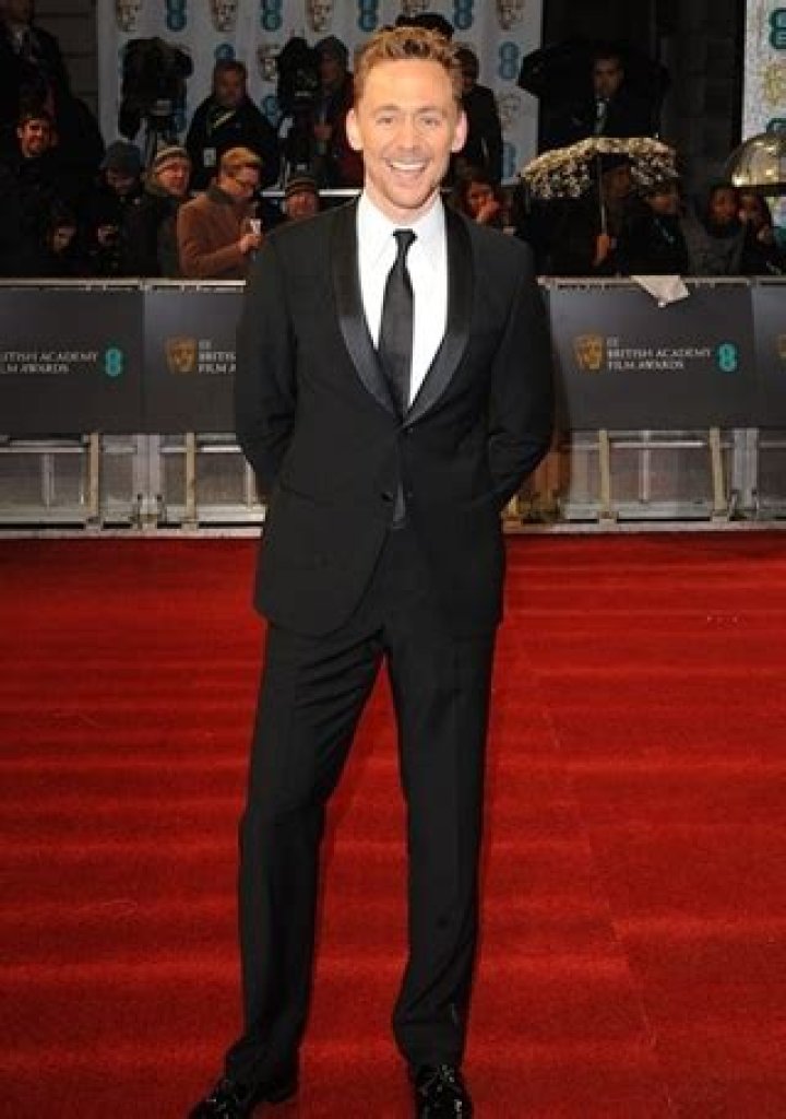 Tom Hiddleston Body Measurements Height Weight Age Shoe Size Vital Stats Bio